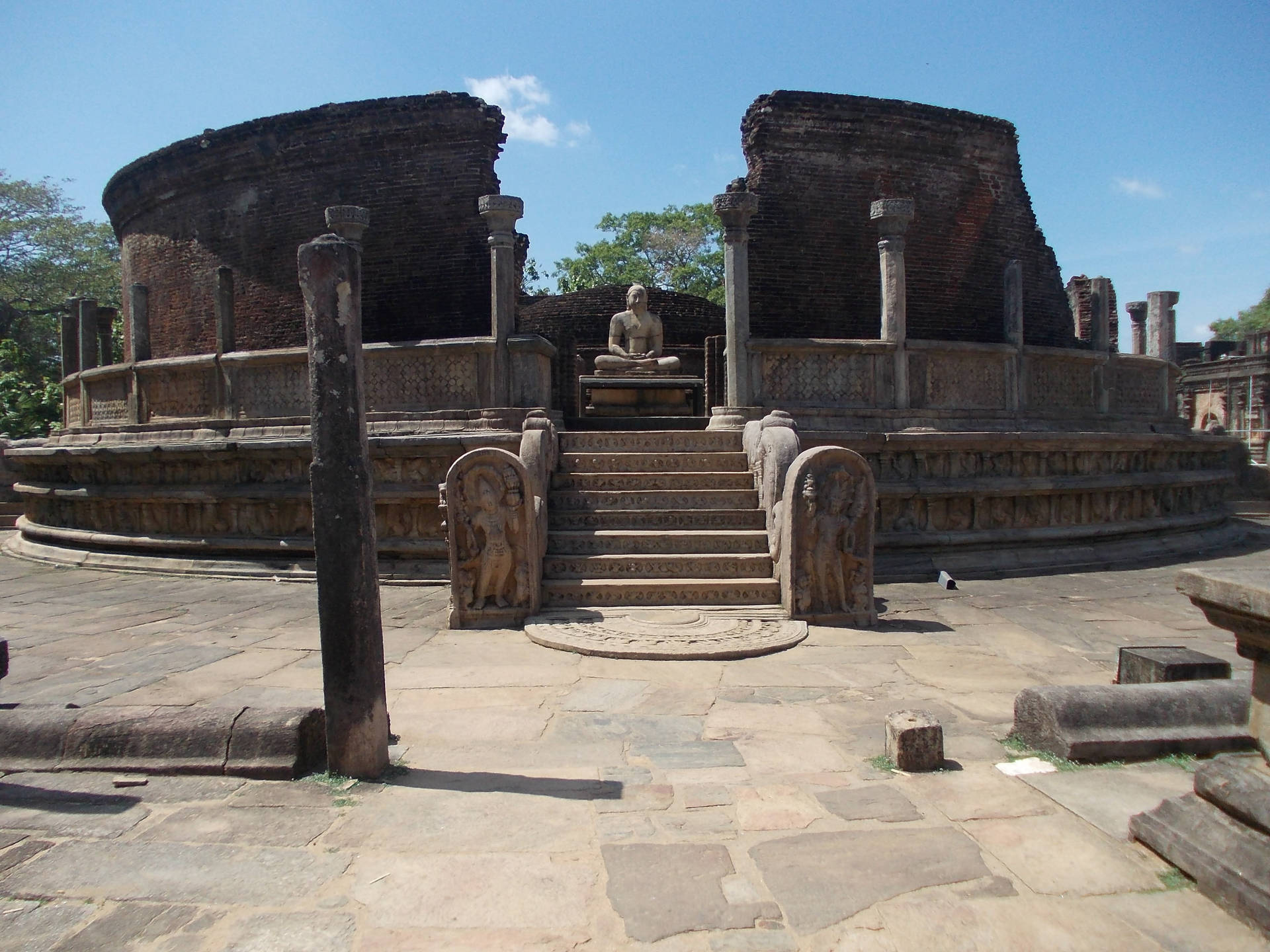 Caption: Sunrise At The Ancient Polonnaruwa Vatadage, Sri Lanka Background