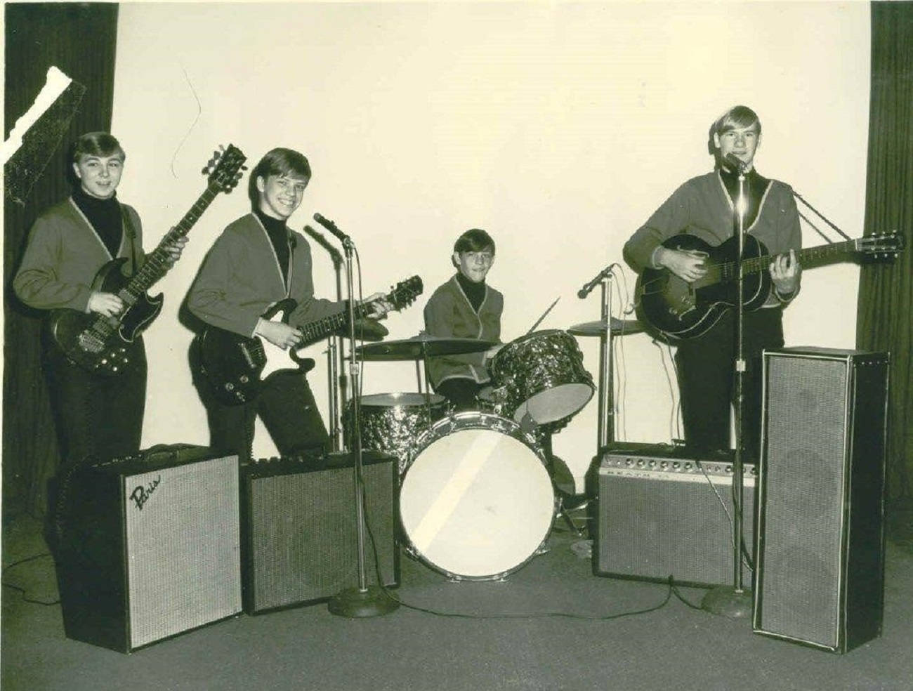 Caption: Velvet Underground Performing Live In 1967