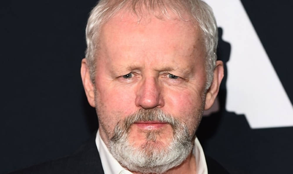 Caption: Veteran Actor David Morse With A Confused Expression And White Hair Background