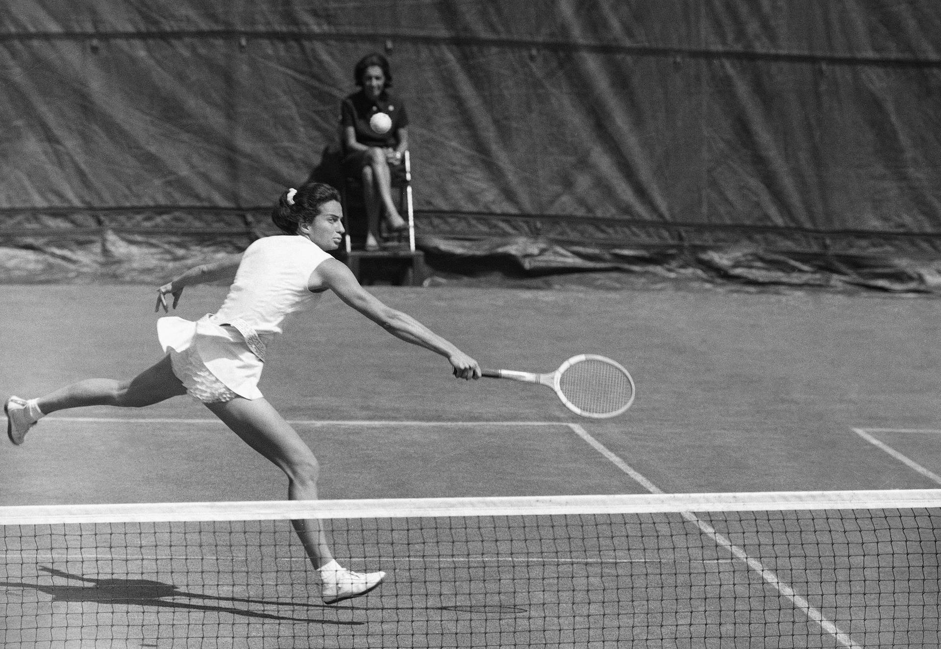 Caption: Virginia Wade In Action During A Tennis Match