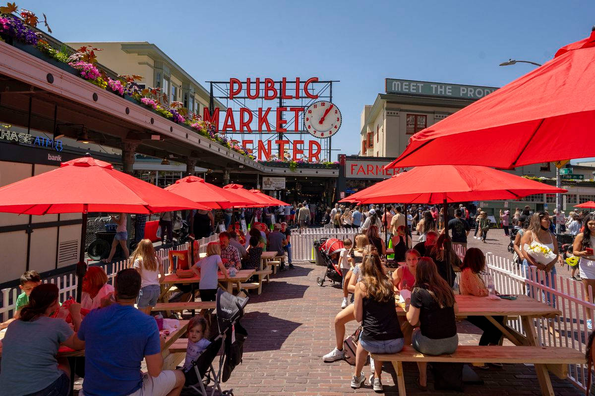 Captivating Al Fresco Dining Experience At Pike Place Market Background