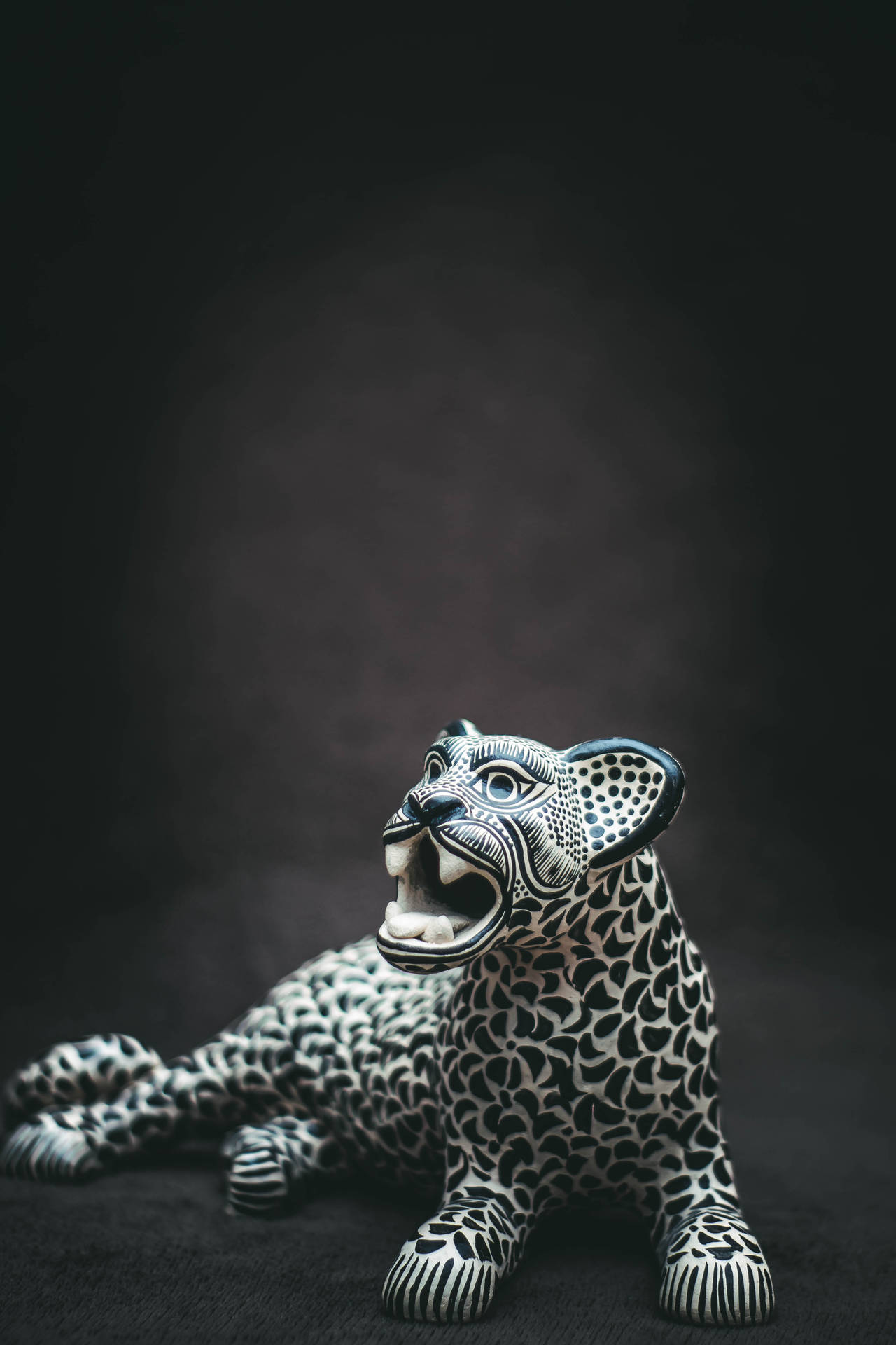 Captivating Cheetah Print Sculpture Background