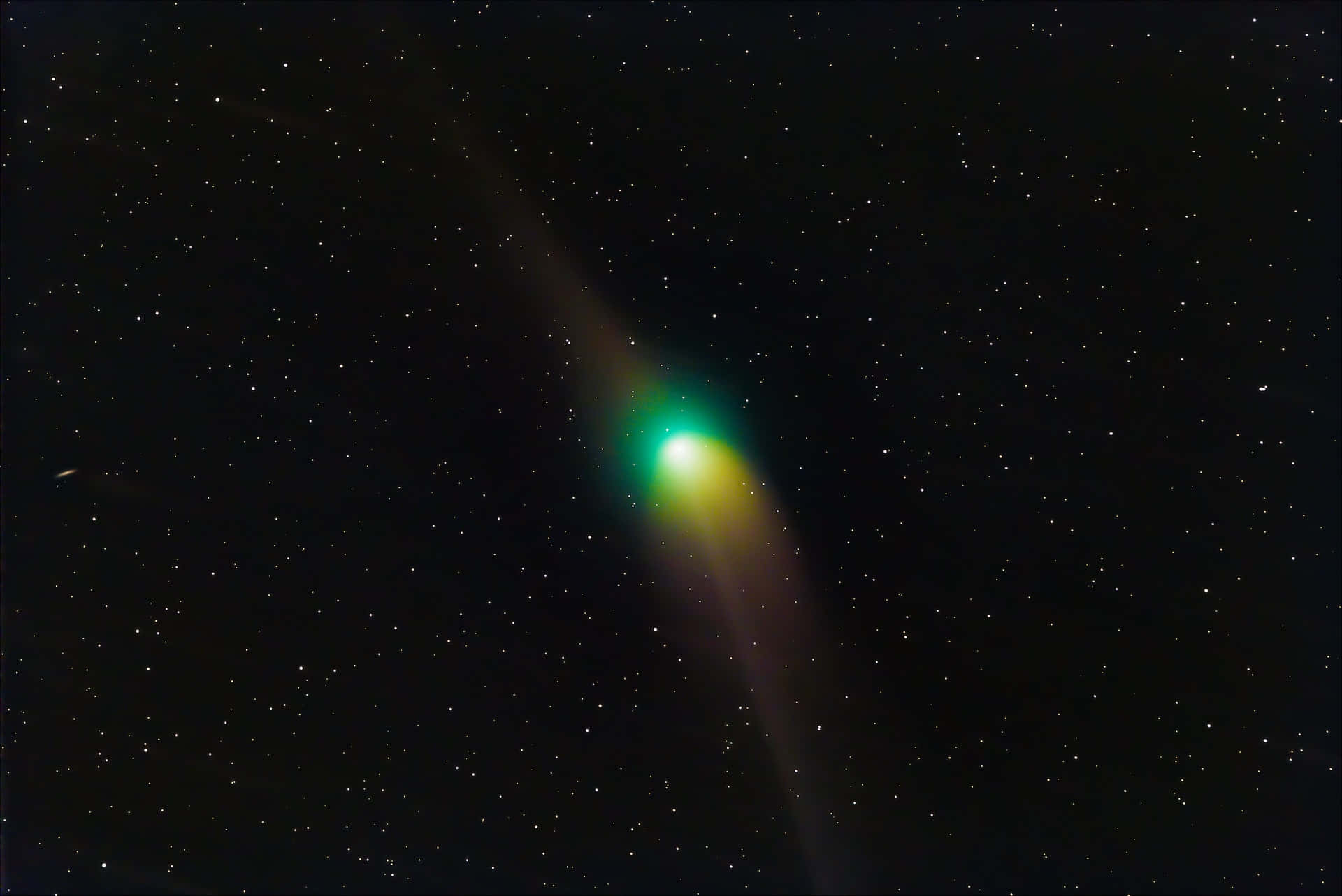 Captivating Comet In The Night Sky Background