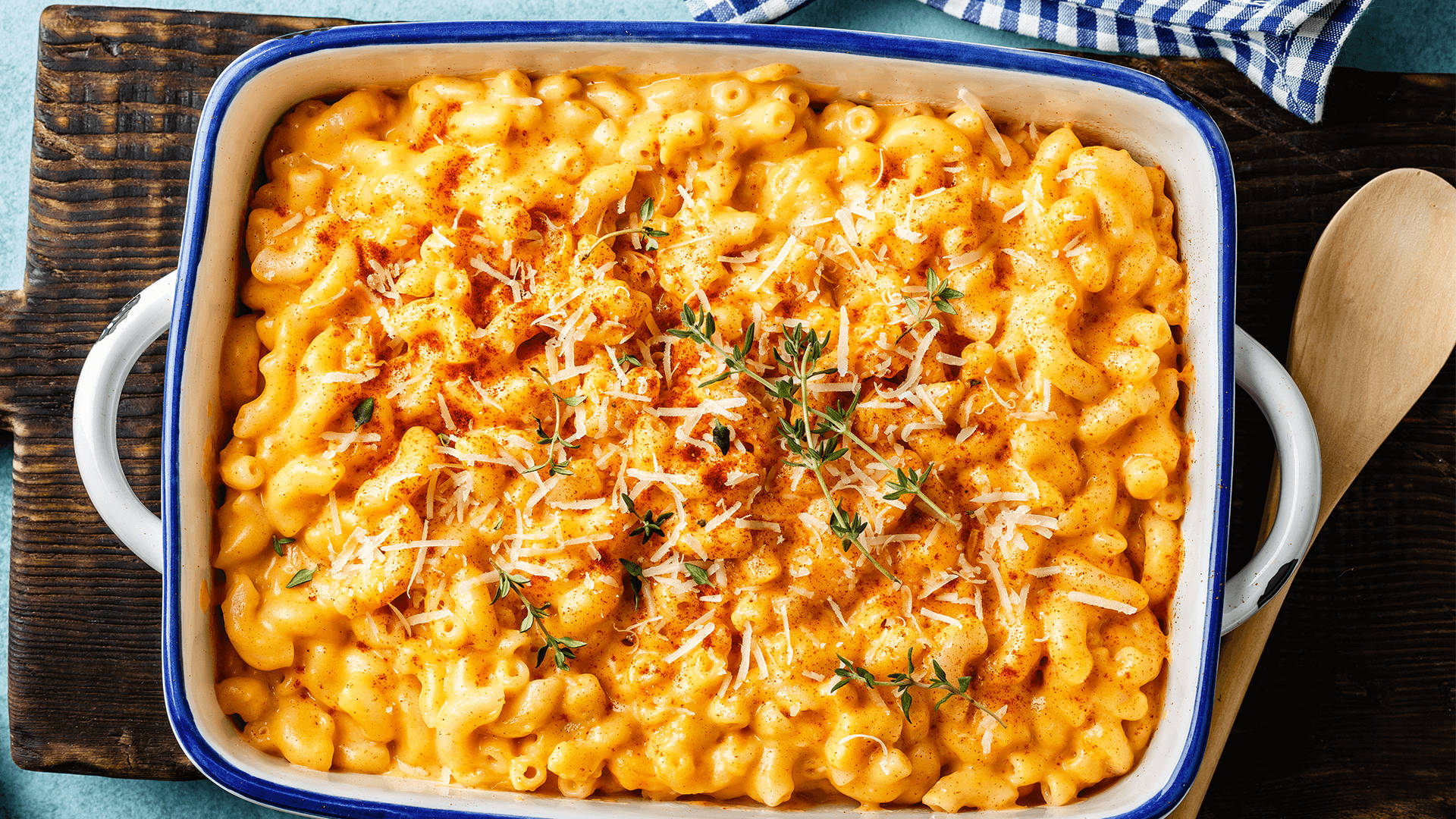 Captivating Creamy Mac And Cheese Casserole Background