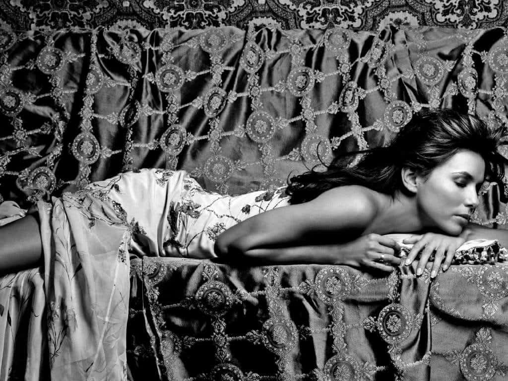 Captivating Eva Longoria In A Glamorous Pose Background