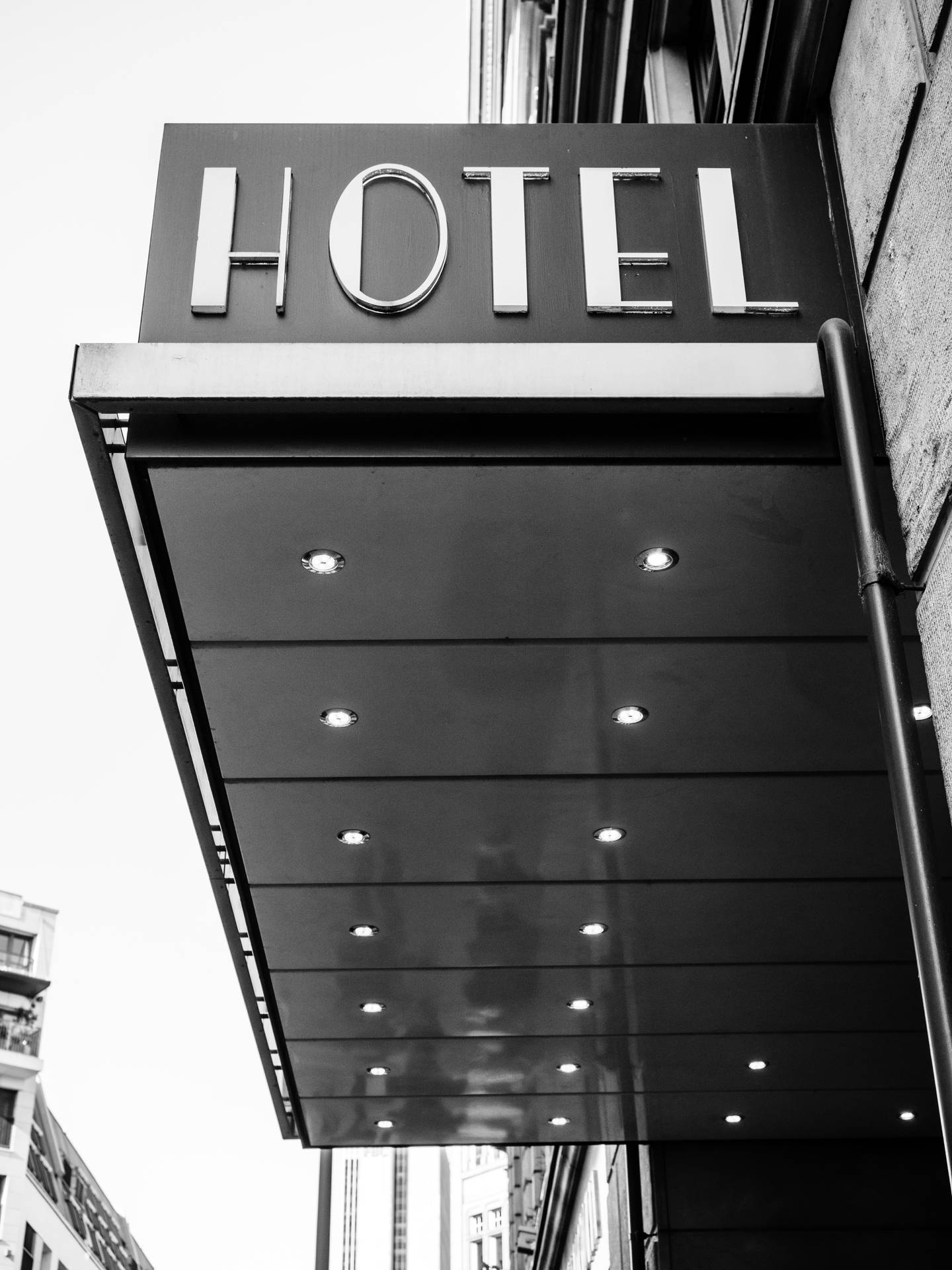 Captivating Grayscale Image Of A Classic Hotel Sign Background