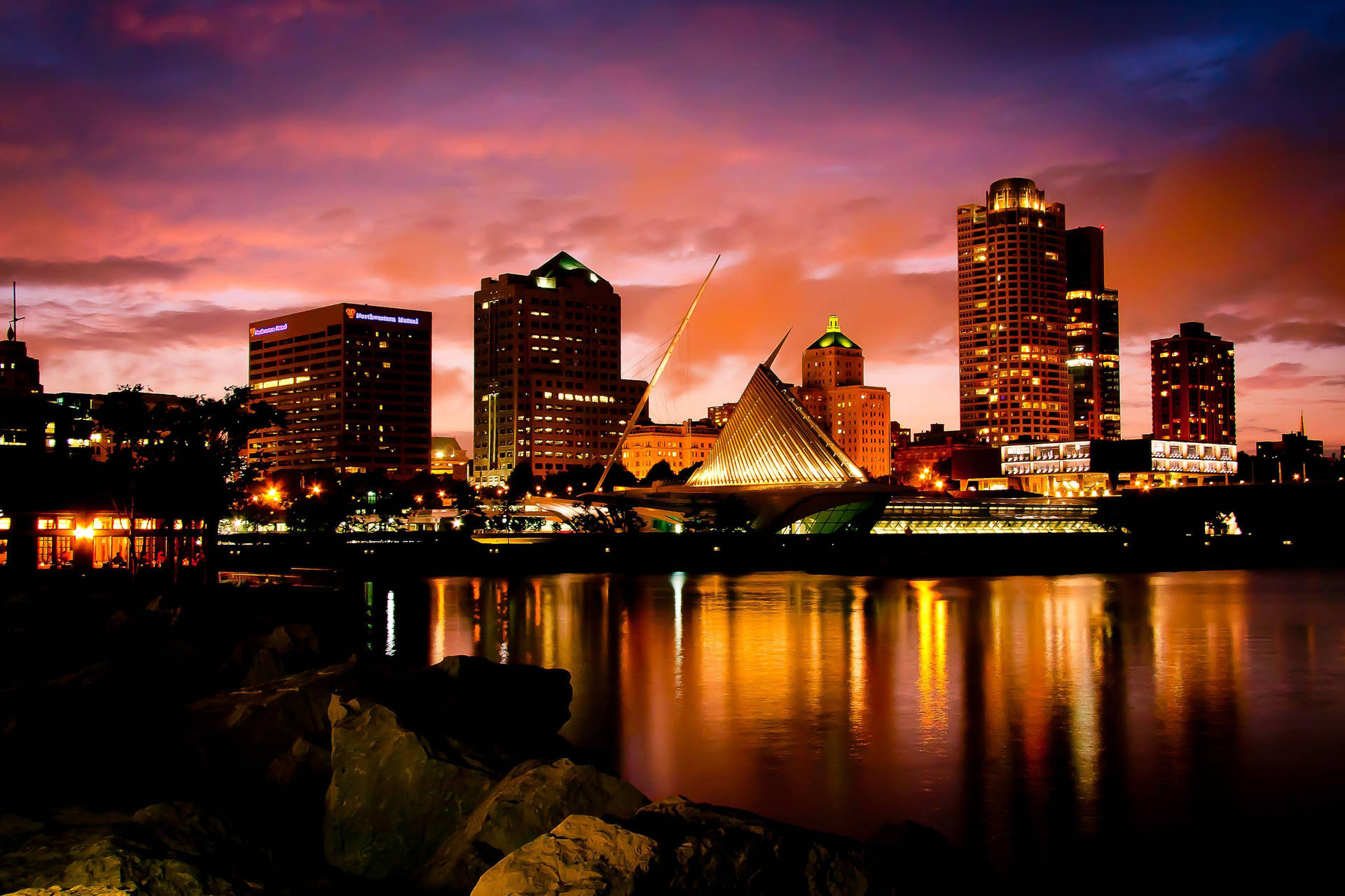 Captivating Milwaukee Skyline Background