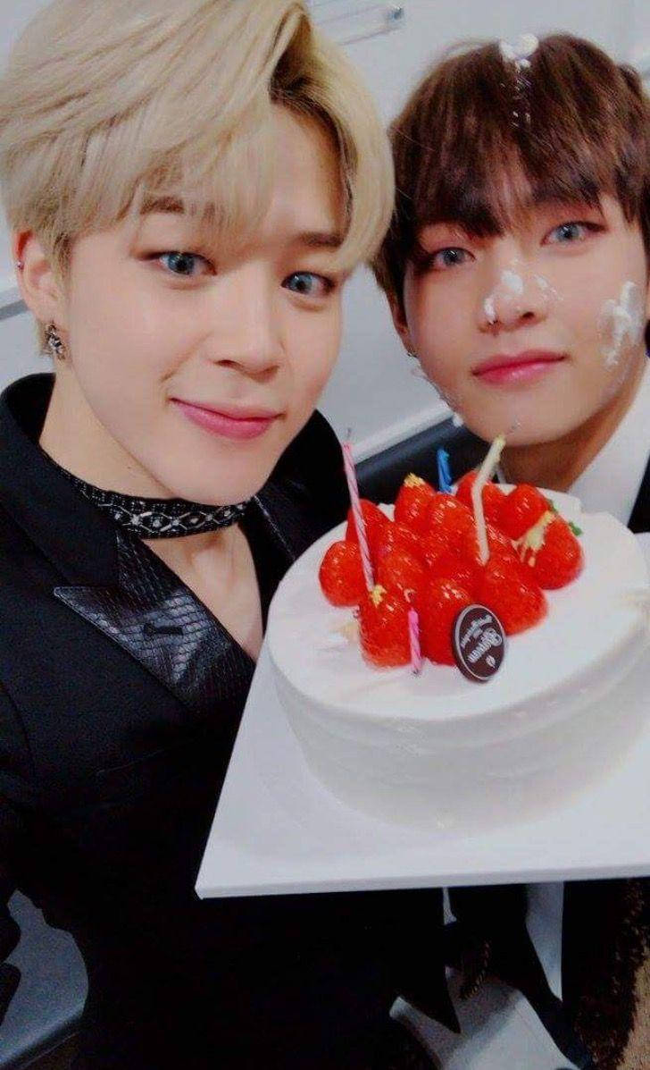 Captivating Moment Between Vmin Enjoying A Cake Together Background