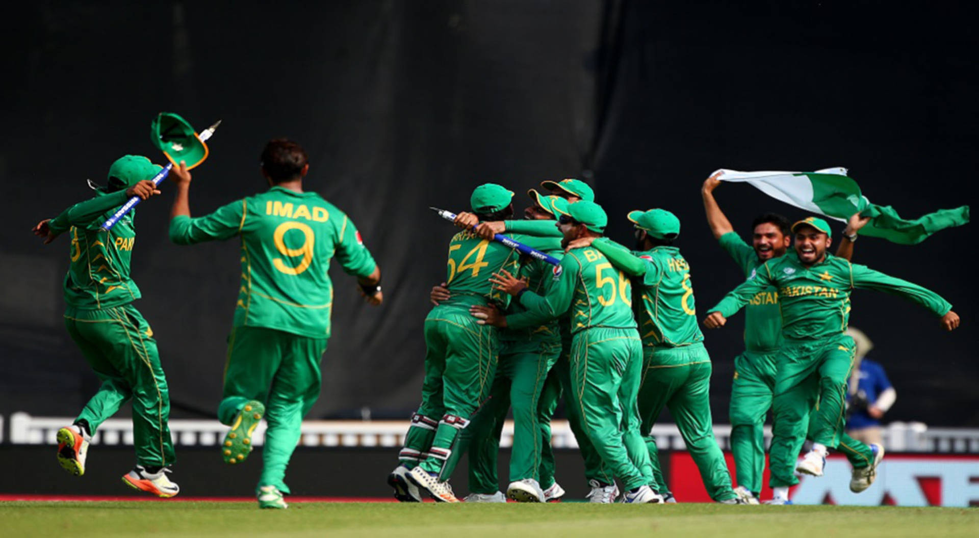 Captivating Moment Of The Pakistan Cricket Team Huddle In Victory