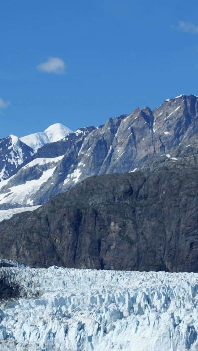 Captivating Mountain Vista In Glacier Bay National Park Background