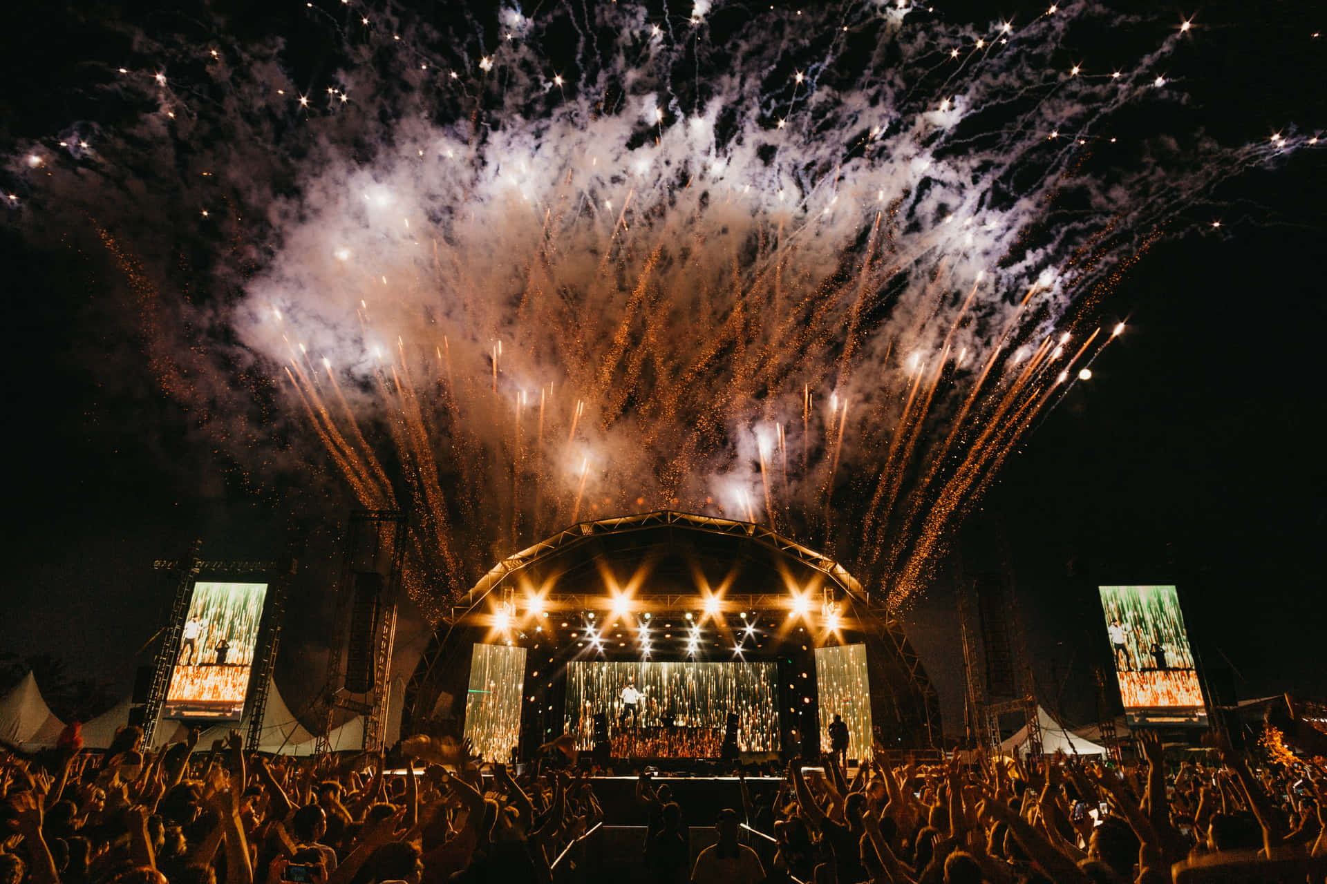 Captivating Music Festival Crowd Background