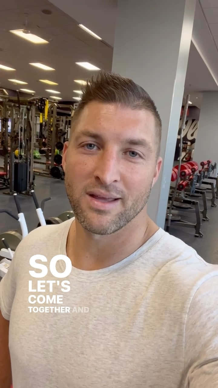 Captivating Nfl Star Tim Tebow Background