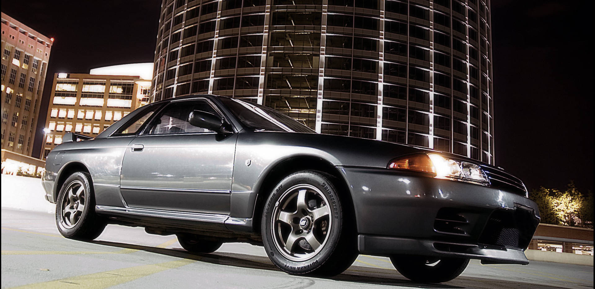 Captivating Nissan Skyline Gtr R33- Powerhouse Of Speed And Elegance Background