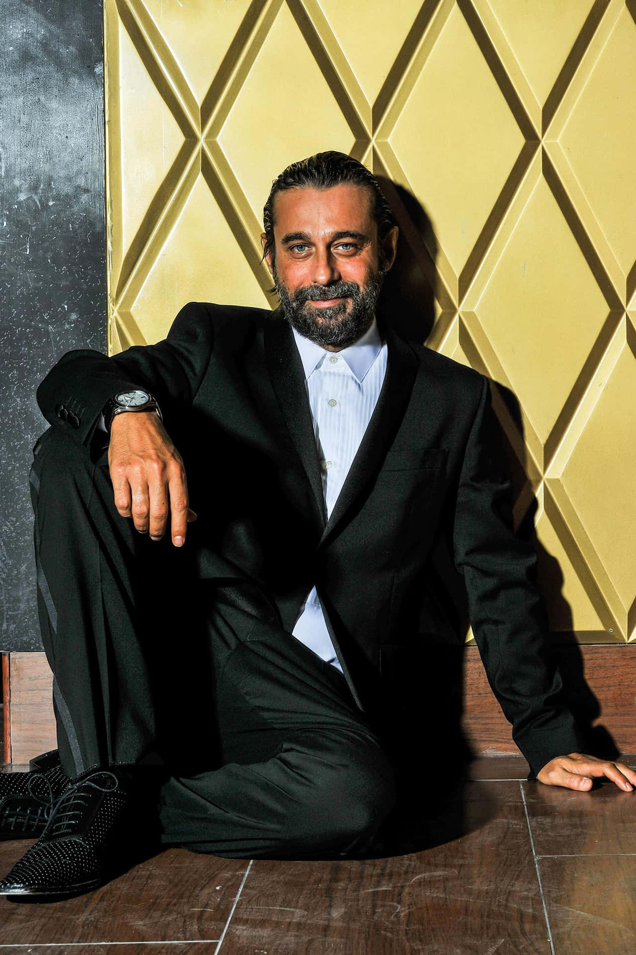 Captivating Portrait Of Jordi Mollà Background