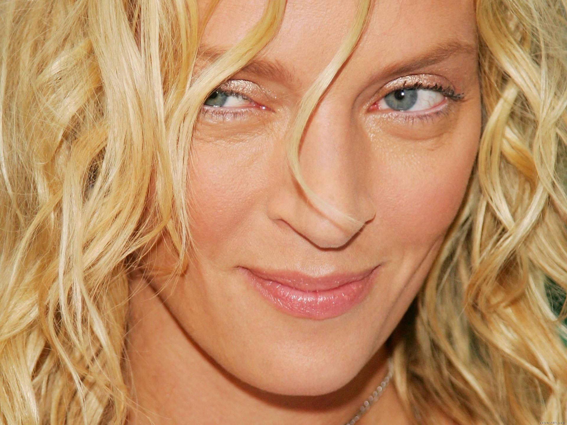 Captivating Portrait Of Uma Thurman Background