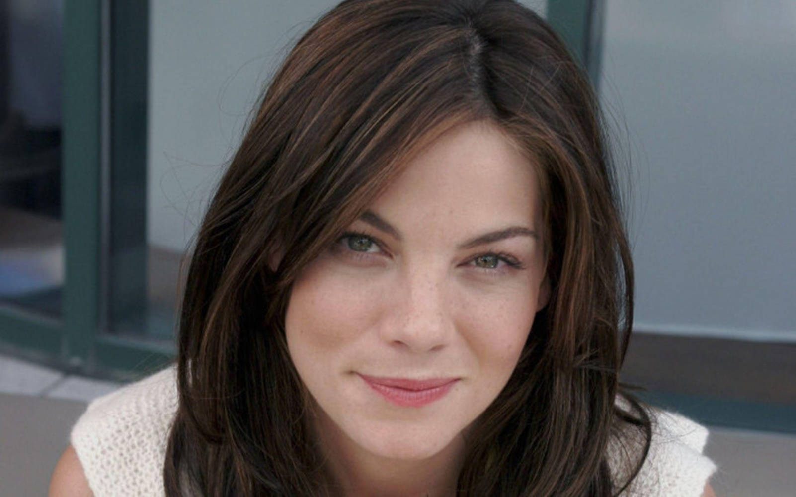 Captivating Smile Of Michelle Monaghan Background