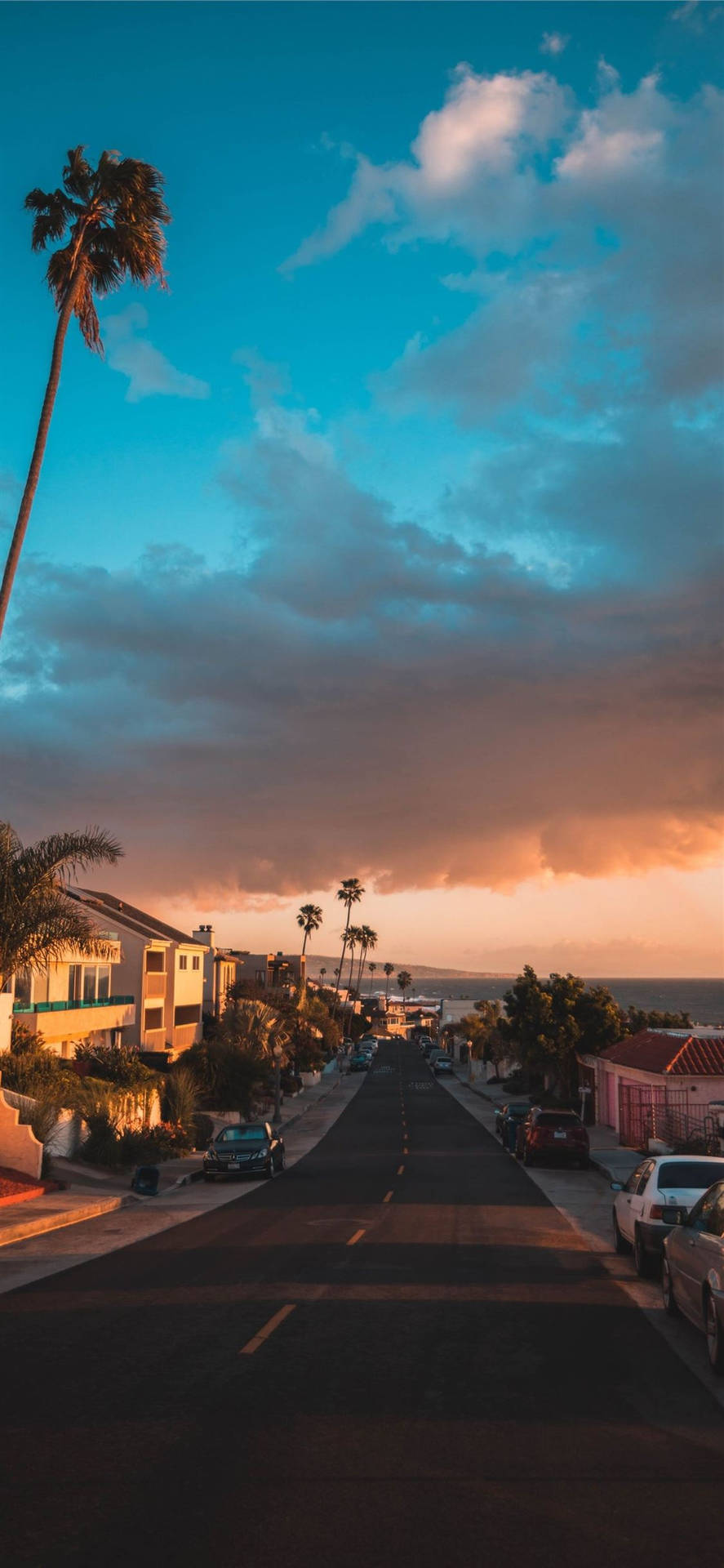 Captivating View Of California Captured On An Iphone Background