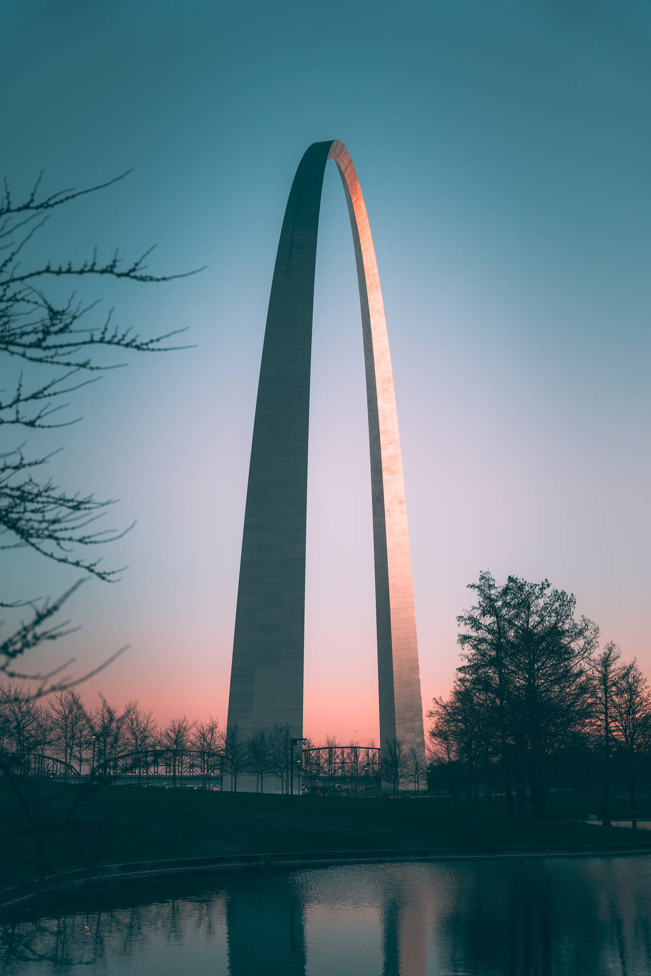 Captivating View Of The St. Louis Arch At Sunset