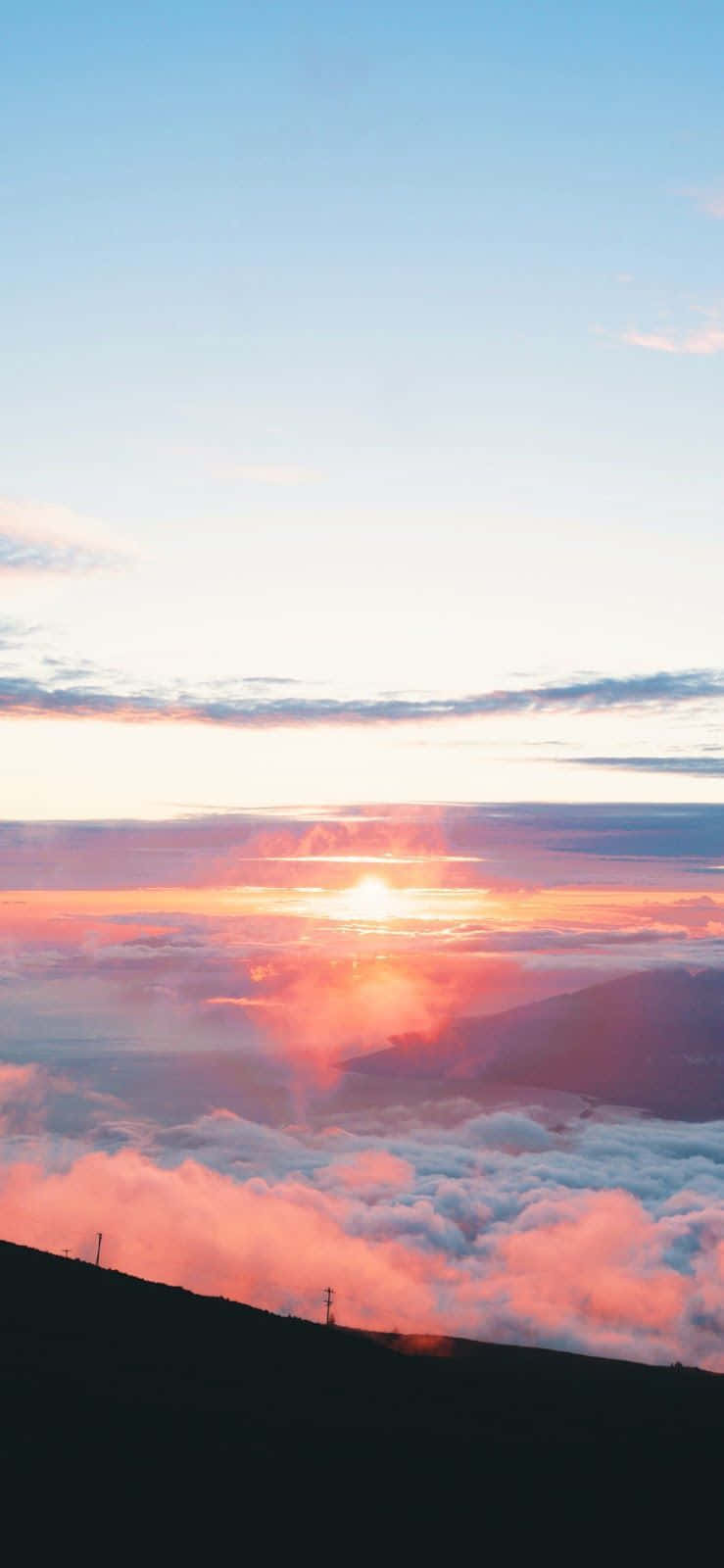 Capture The Beauty Of The Sunset With This Stunning Aesthetic Wallpaper. Background