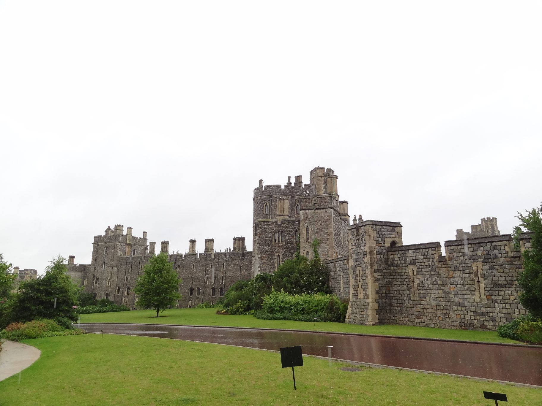 Capturing Majesty: Windsor Castle In England Background