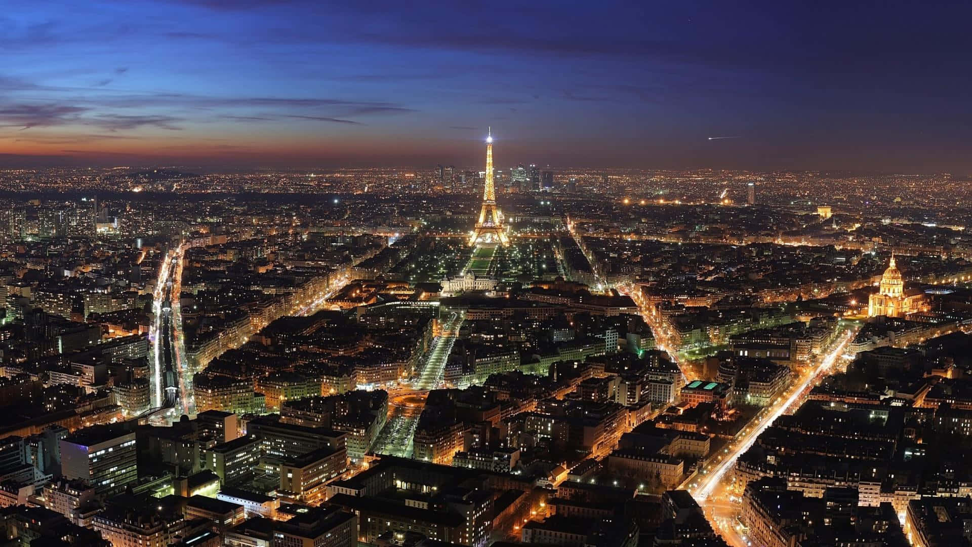 Capturing The Wonders Of Paris Background