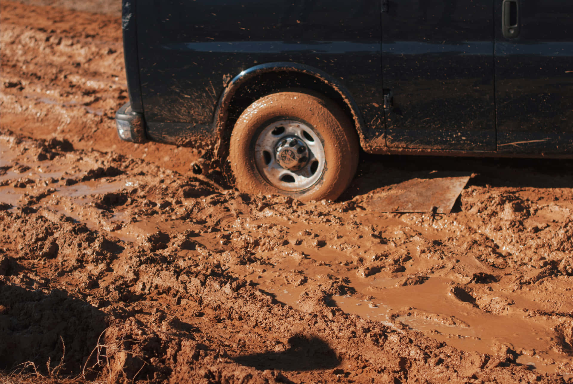 Car Stranded In Muddy Ground Background