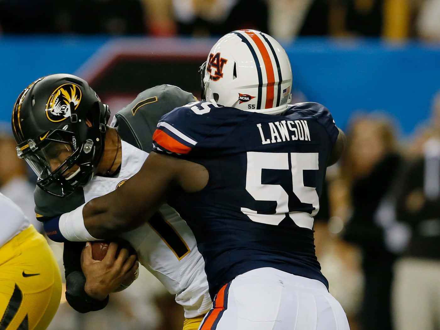 Carl Lawson Tackles Rival