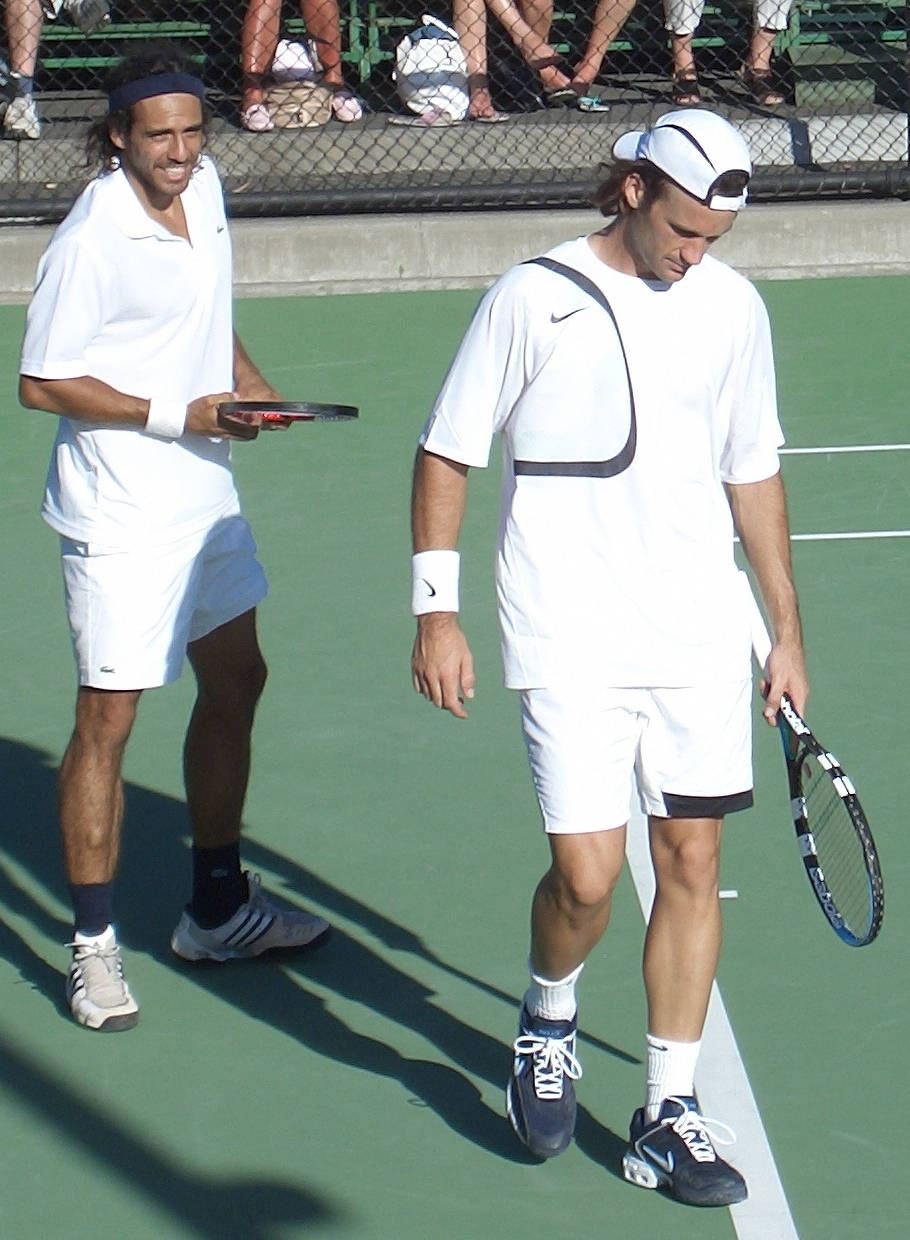 Carlos Moya Vs Mariano Zabaleta On Court Background