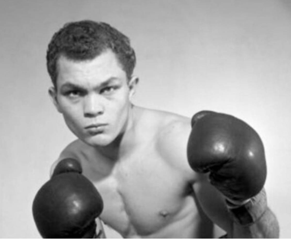 Carlos Ortiz With Serious Face And Gloves On Background