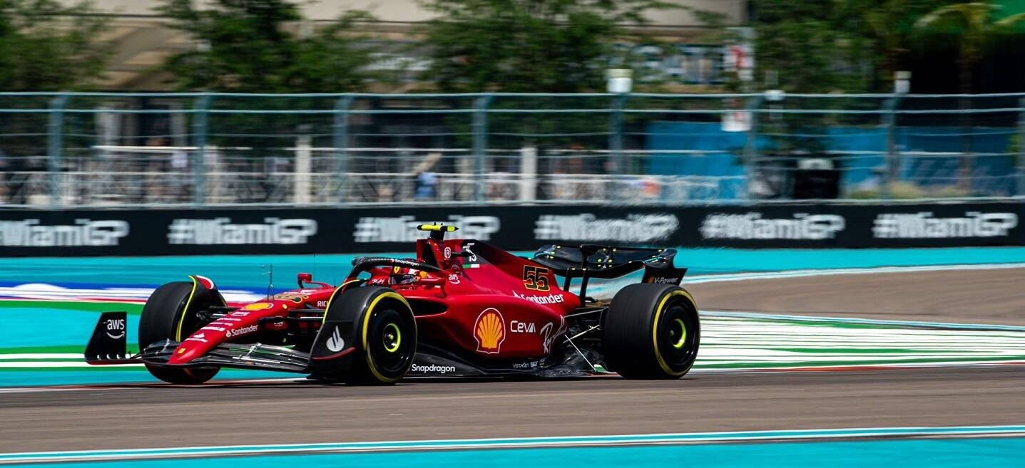 Carlos Sainz Jr. Racing In Miami Grand Prix Background