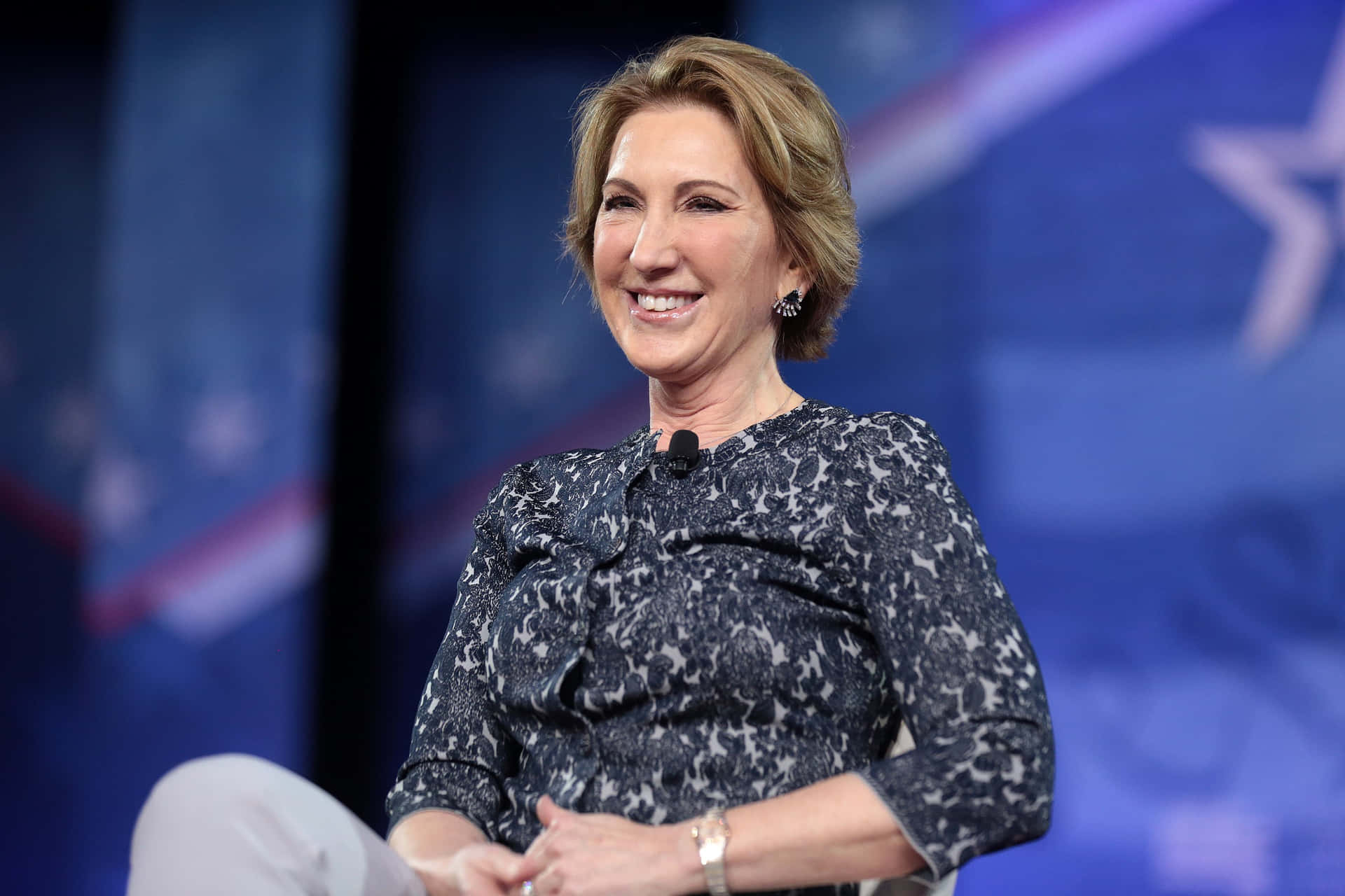 Carly Fiorina Relaxing At Rnc Background