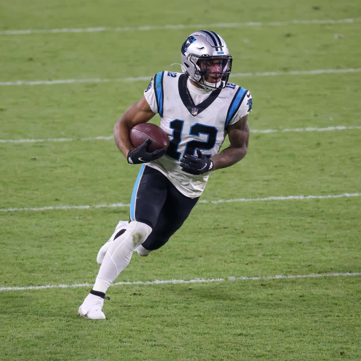 Carolina Panthers Player Dj Moore Against Green Bay Packers Background