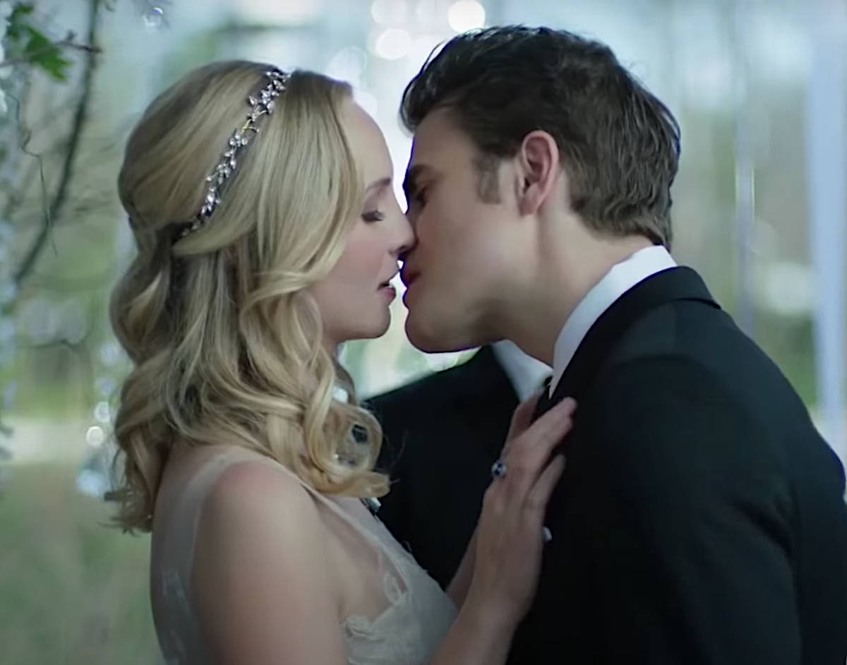 Caroline Forbes And Stefan Salvatore Kiss Background