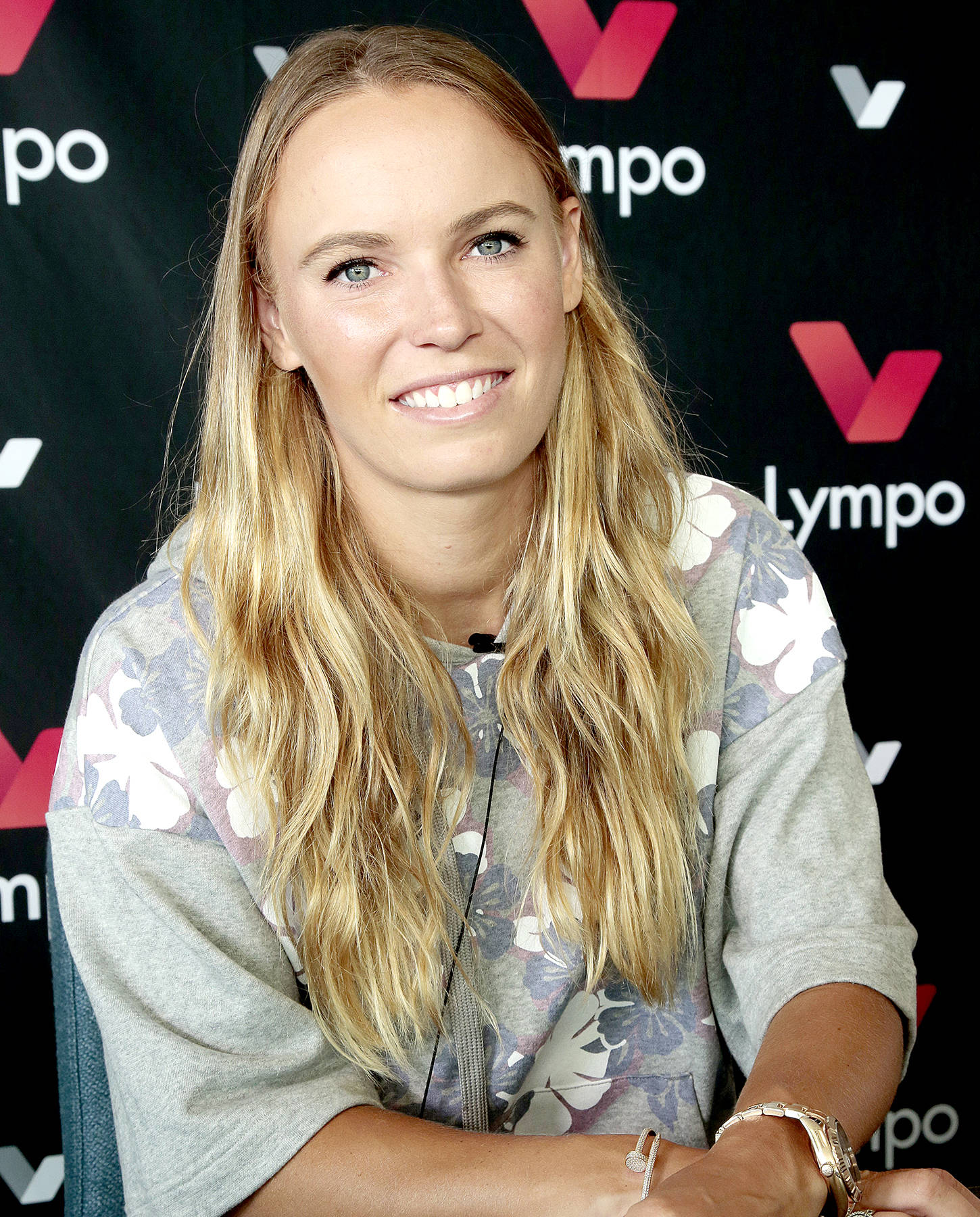 Caroline Wozniacki Wearing Floral Gray Shirt Background