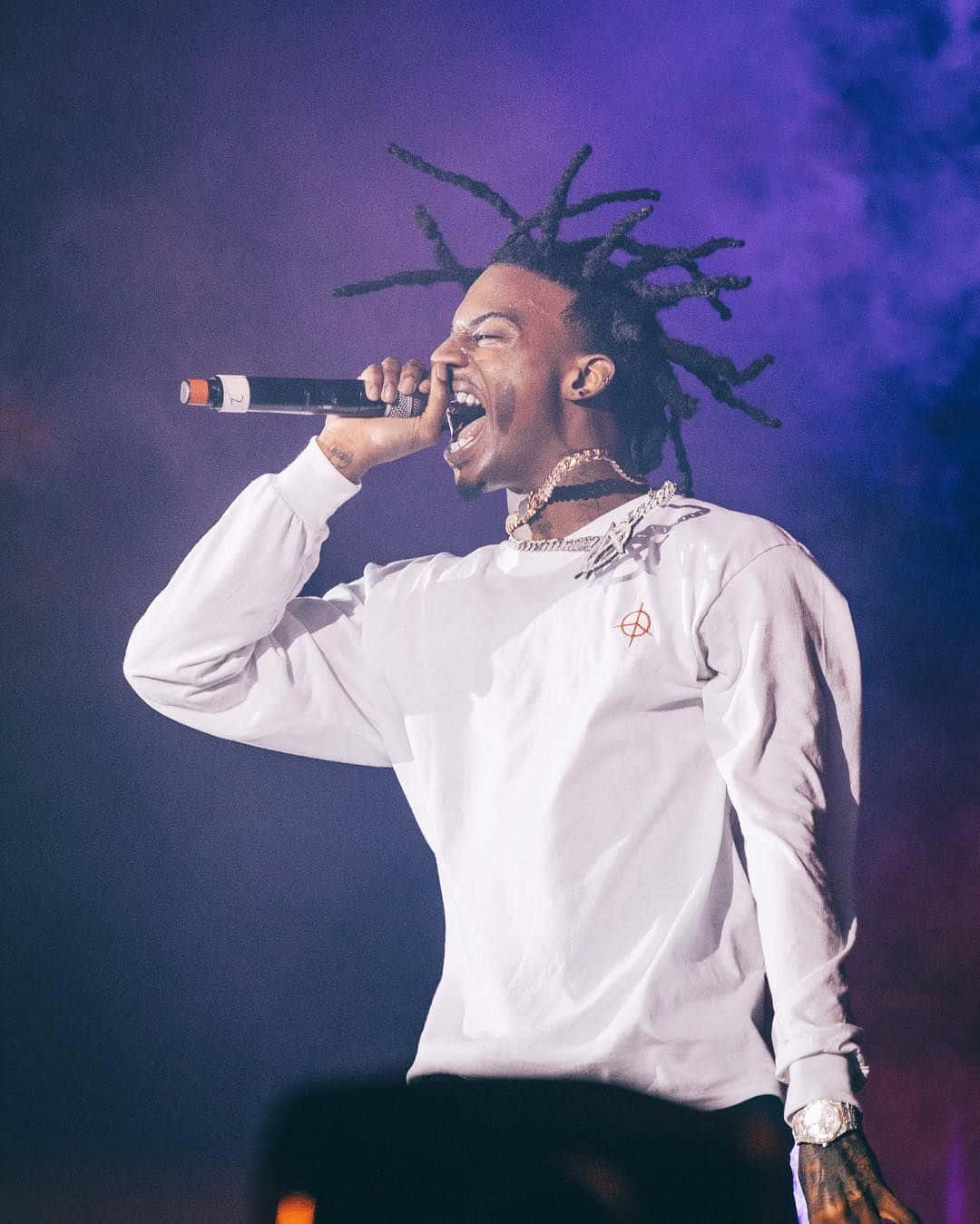 Carti Pfp Yelling Into Mic Background
