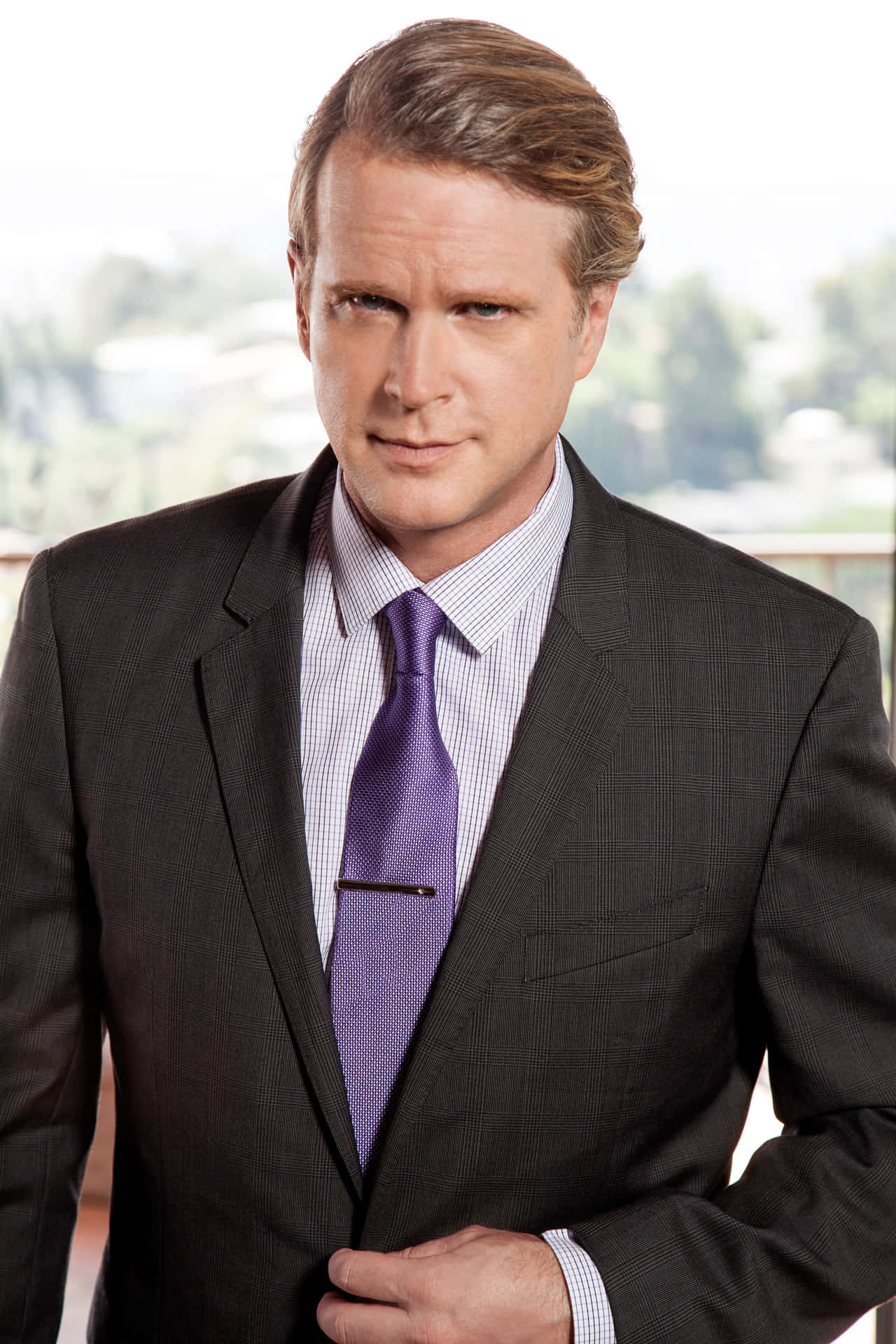 Cary Elwes - Hollywood's Charming Talent Background