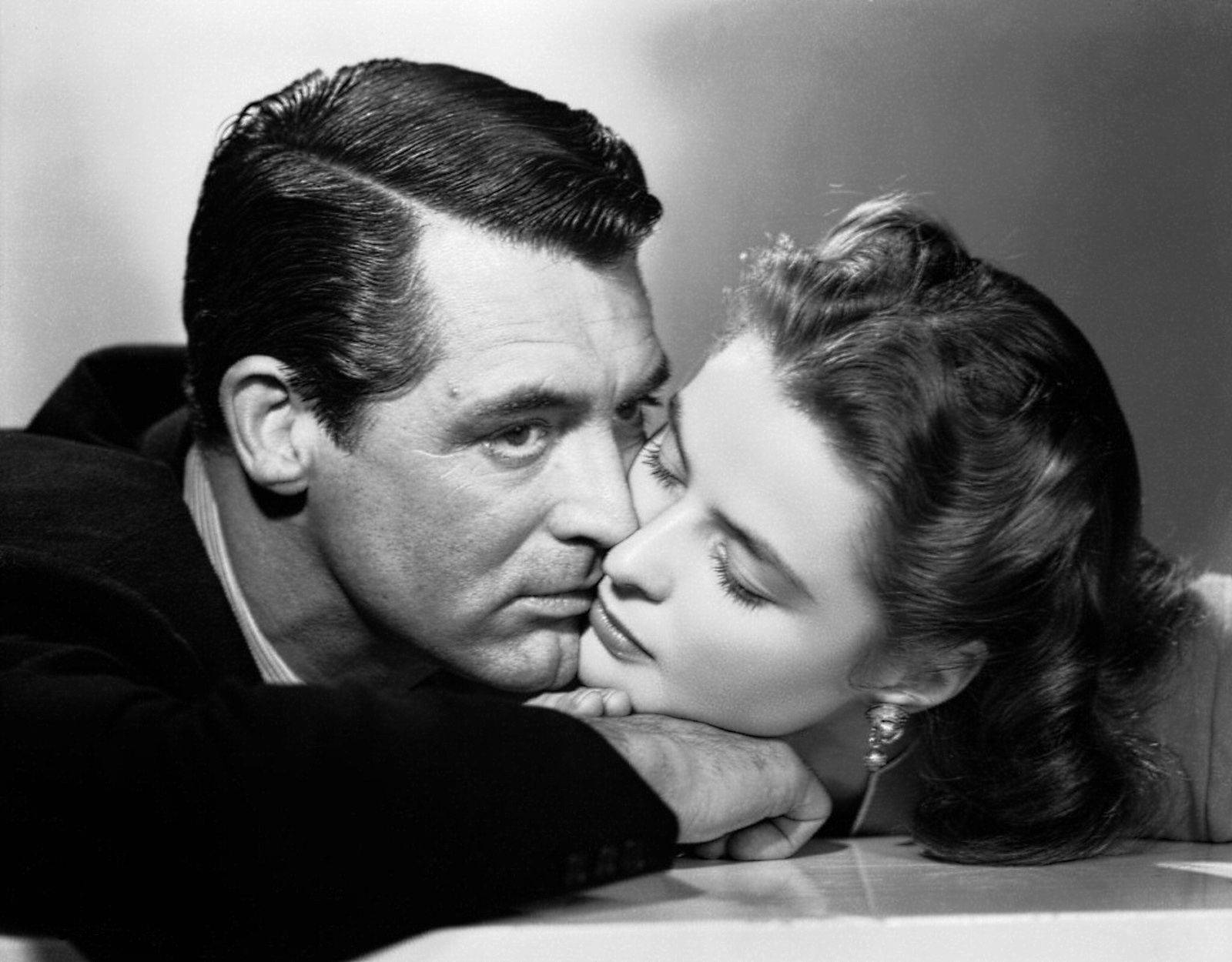 Cary Grant And Ingrid Bergman In Notorious 1946 Background
