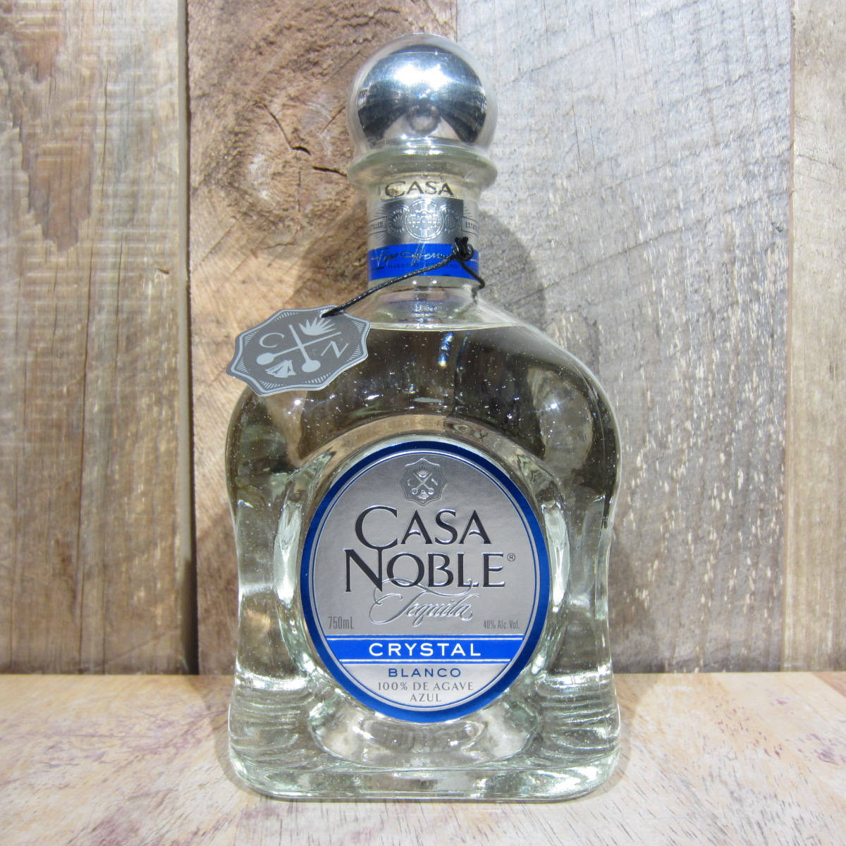 Casa Noble Crystal Blanco Azul Background