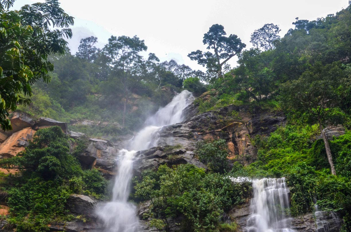 Cascade De Kpimé Togo Background