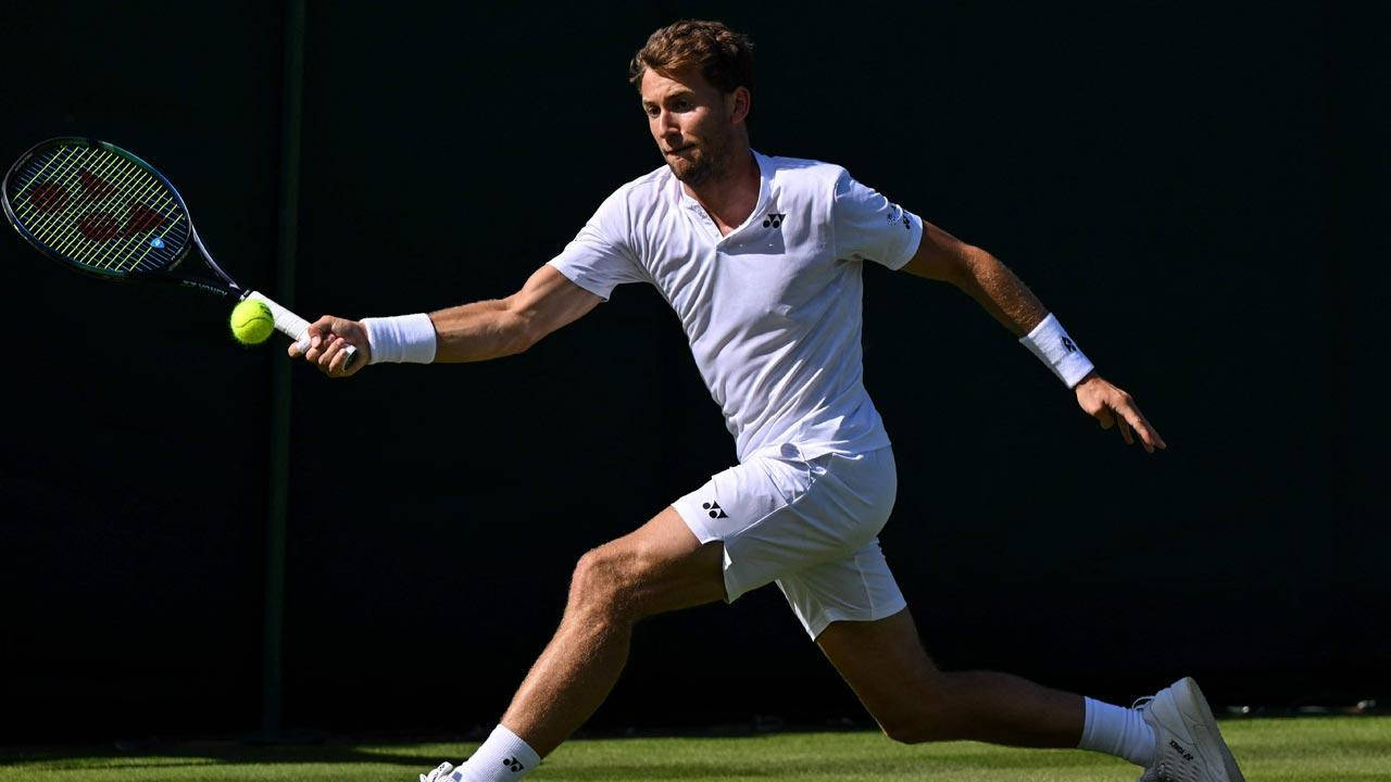 Casper Ruud In Long Strides On The Tennis Court Background