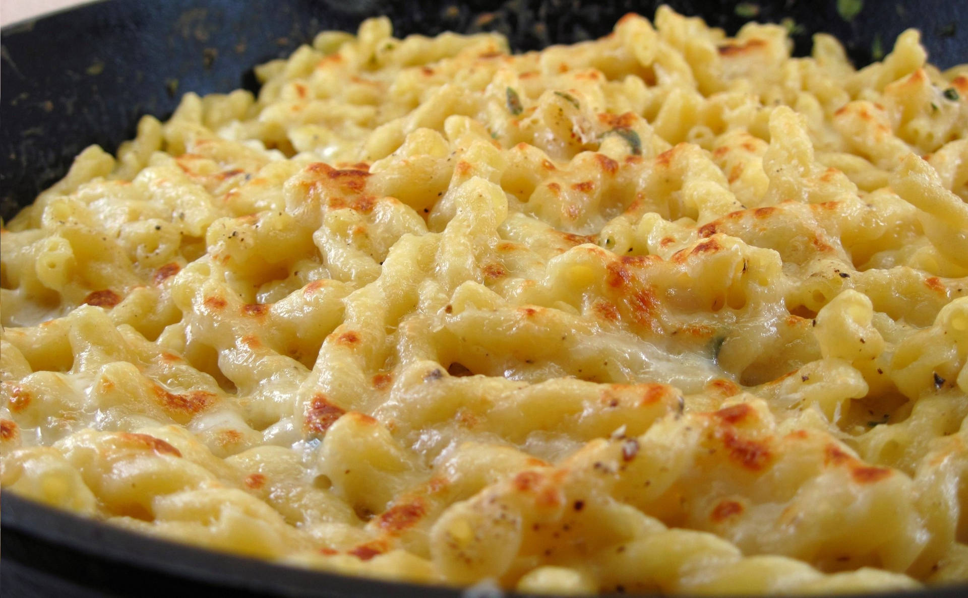 Cast Iron Mac And Cheese Background