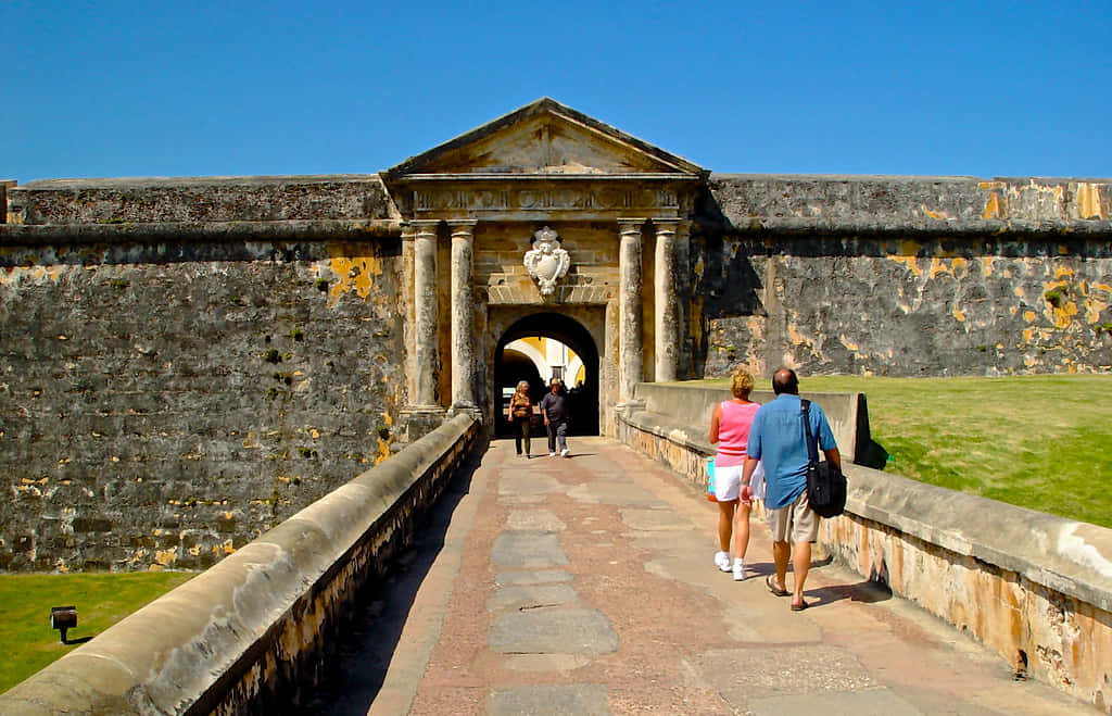 Castillo San Felipe Del Morro Tourists Background