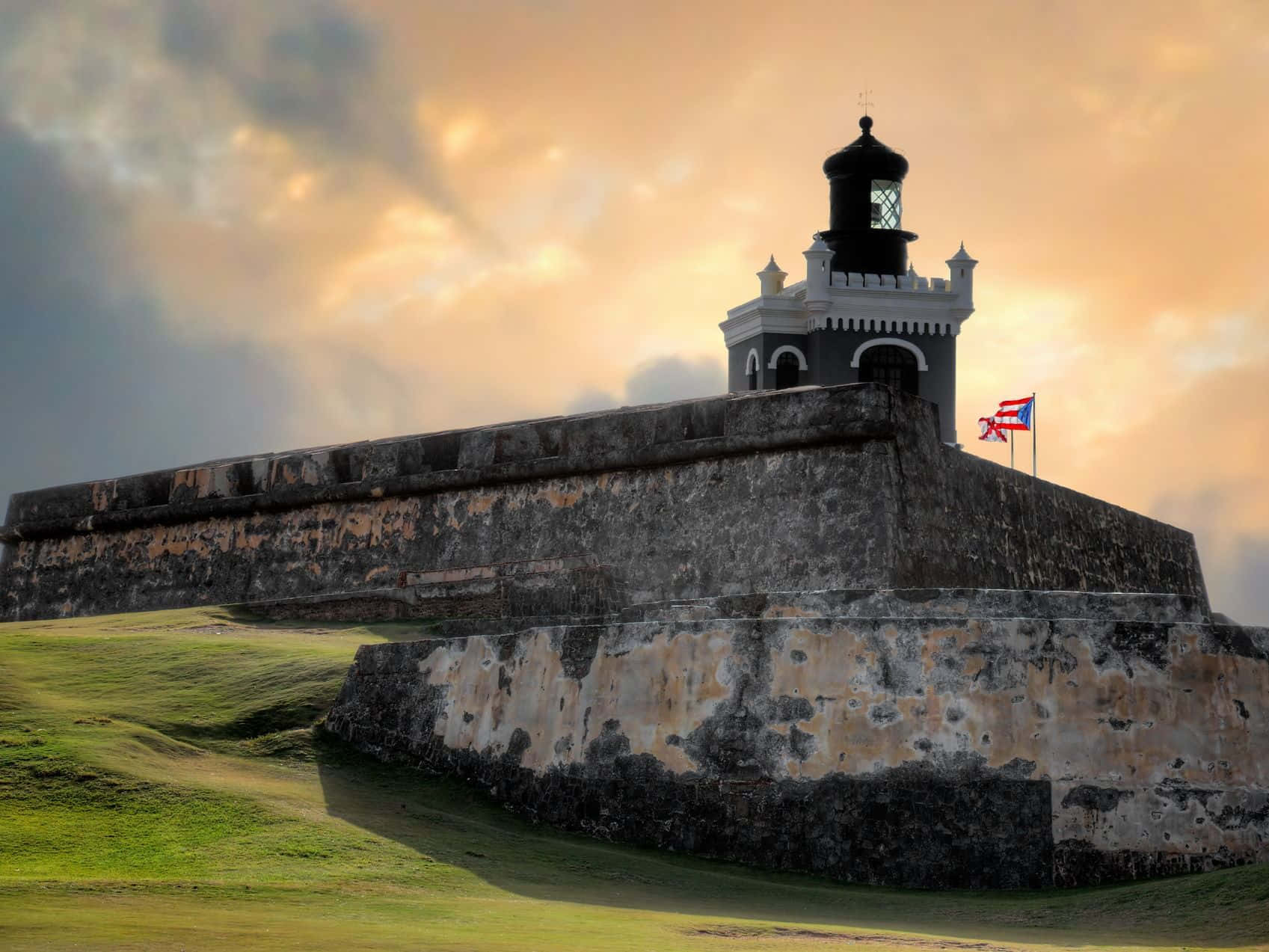 Castillo San Felipe Del Morro With Grass Background