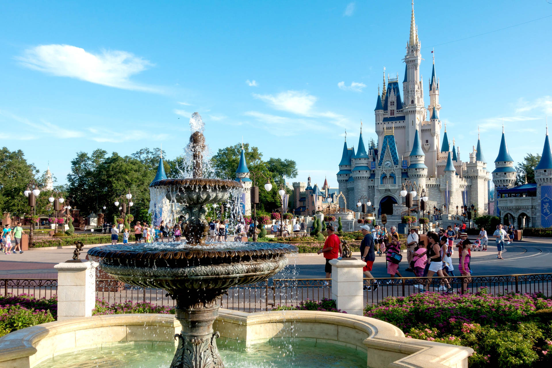 Castle Hub Fountain Disneyworld