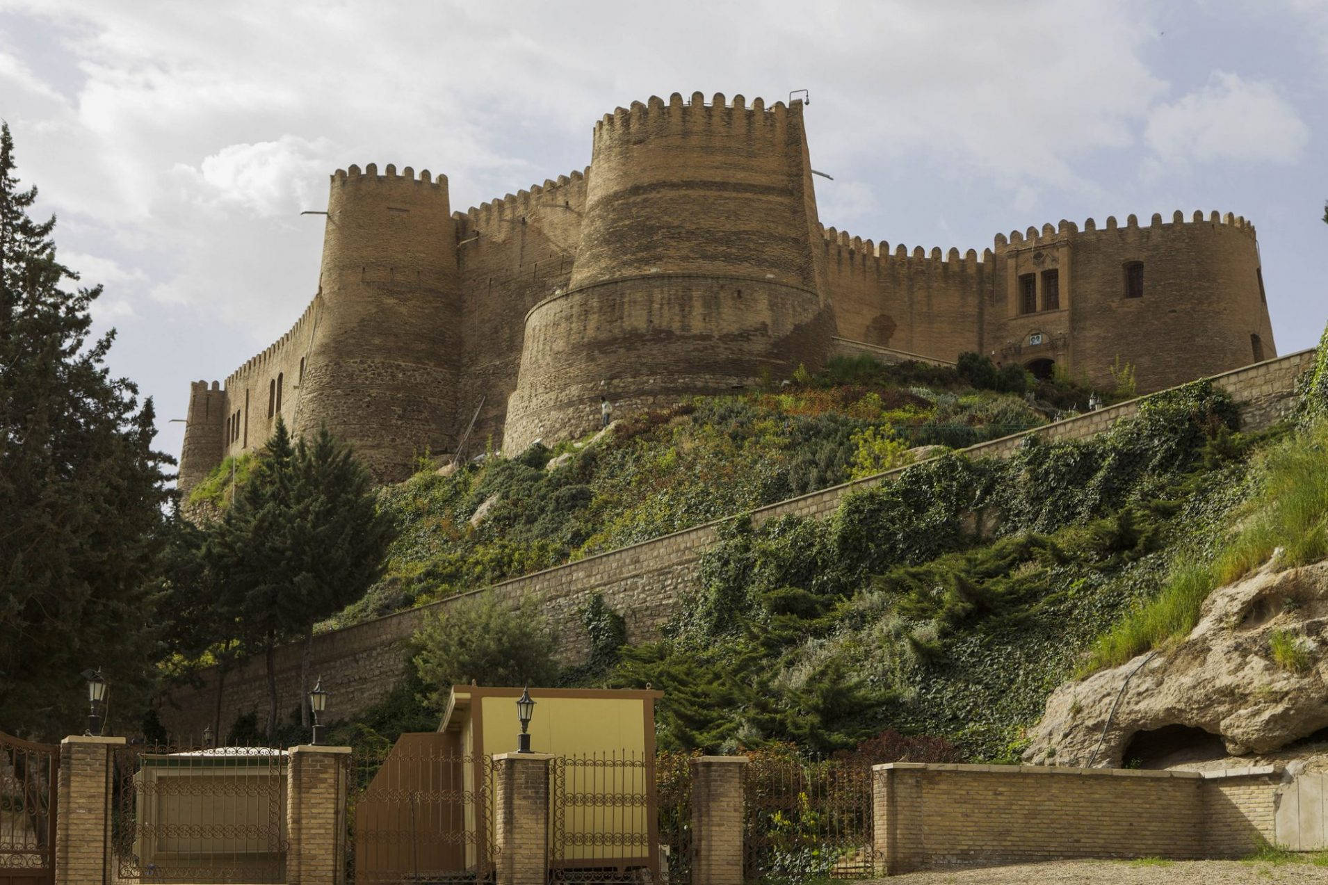 Castle On The Hill In Iran Background
