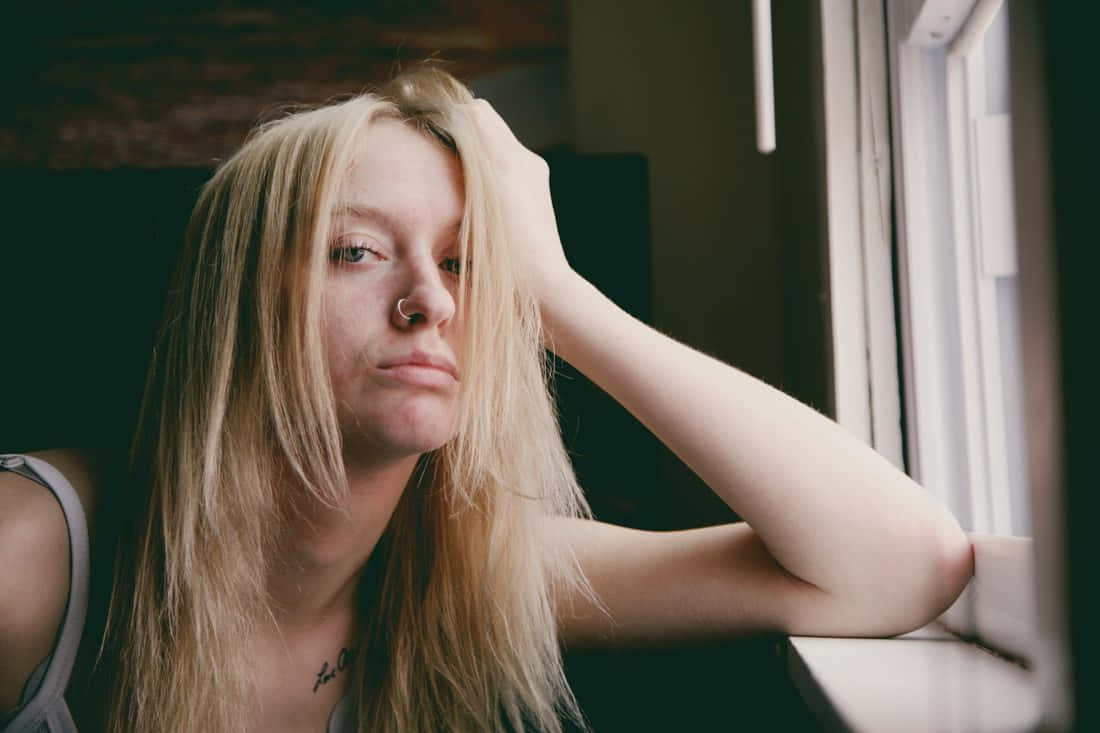 Casual Blonde Enjoying A Leisure Day Background