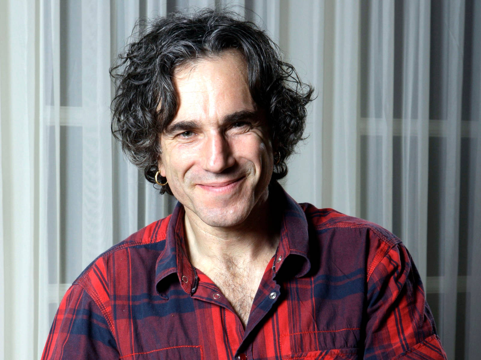 Casual Elegance - Daniel Day-lewis In Plaid Shirt Background