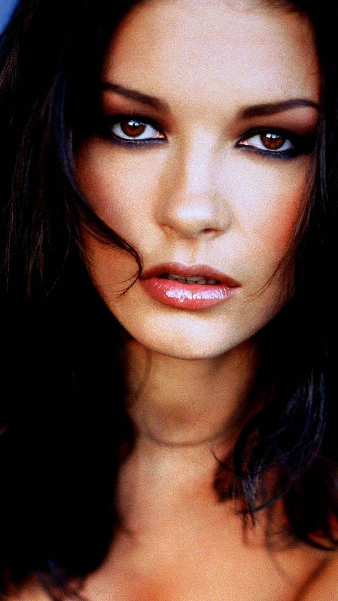 Catherine Zeta-jones Amber Eyes Background