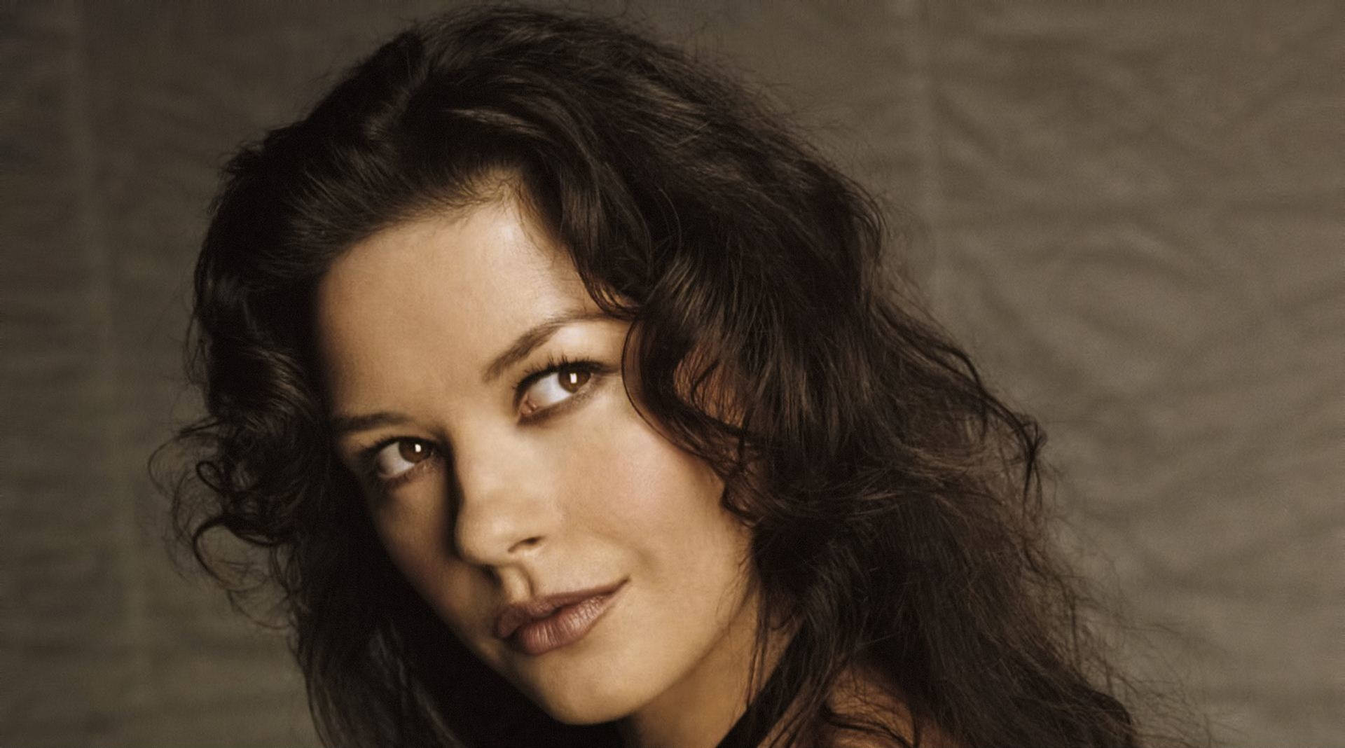 Catherine Zeta-jones Curly Background