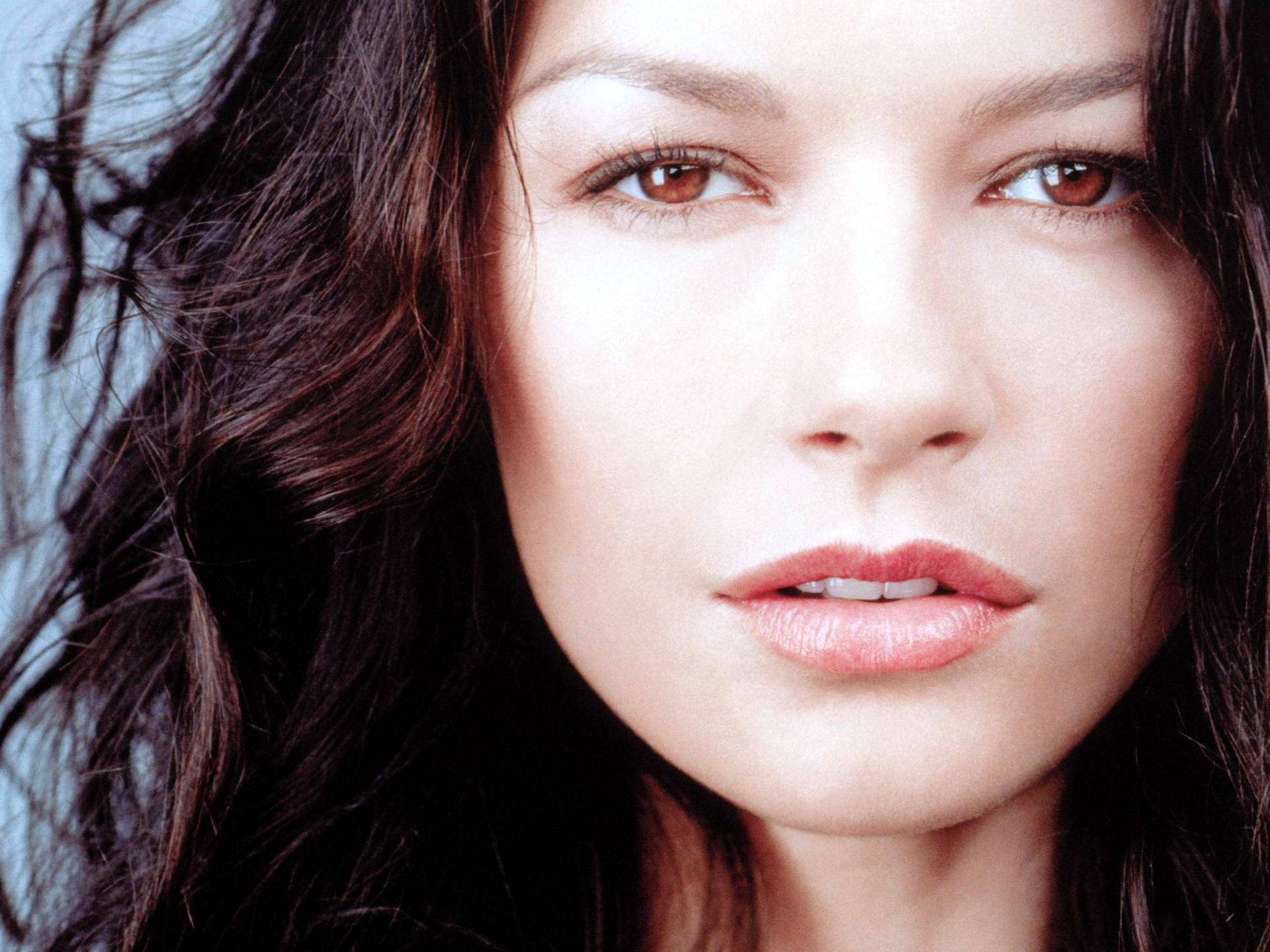 Catherine Zeta Jones: Natural And Graceful Background